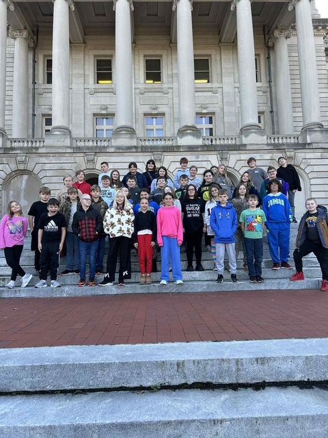 5th Grade Students Travel to Frankfort